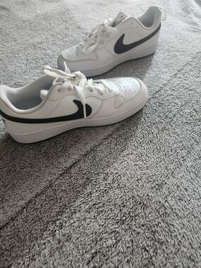 Boys Nike White Sneakers with Black Swoosh EXCELLENT COND.